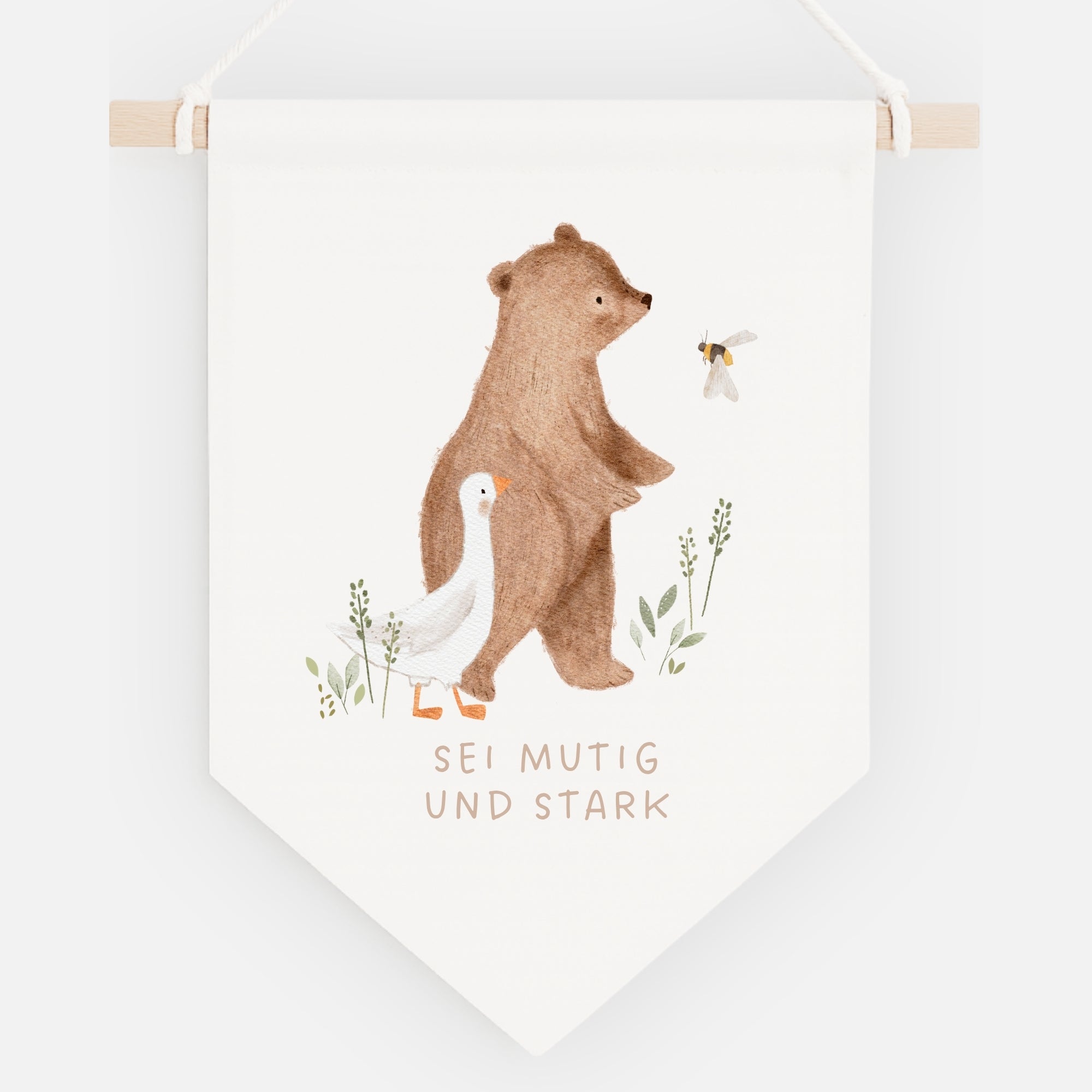 Leinwand-Wimpel mit Buchenholz-Aufhängung "Mutig und stark" · Bär mit Gans
