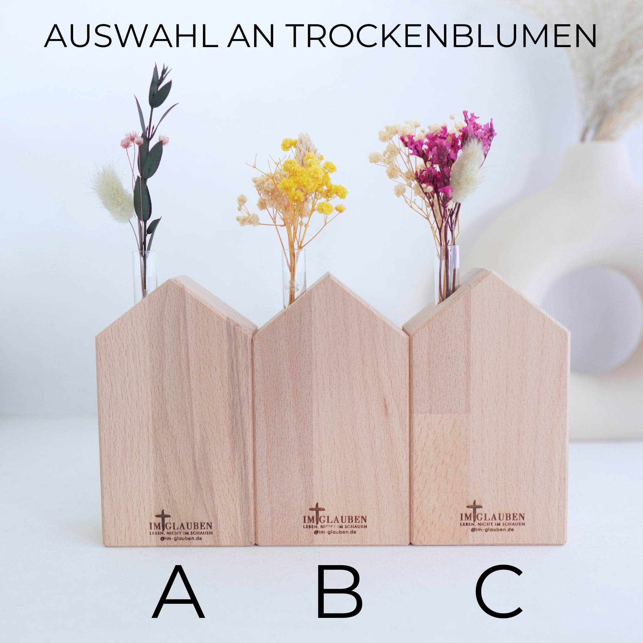 Holzvase-Haus "Alles in Liebe" mit Trockenblumen