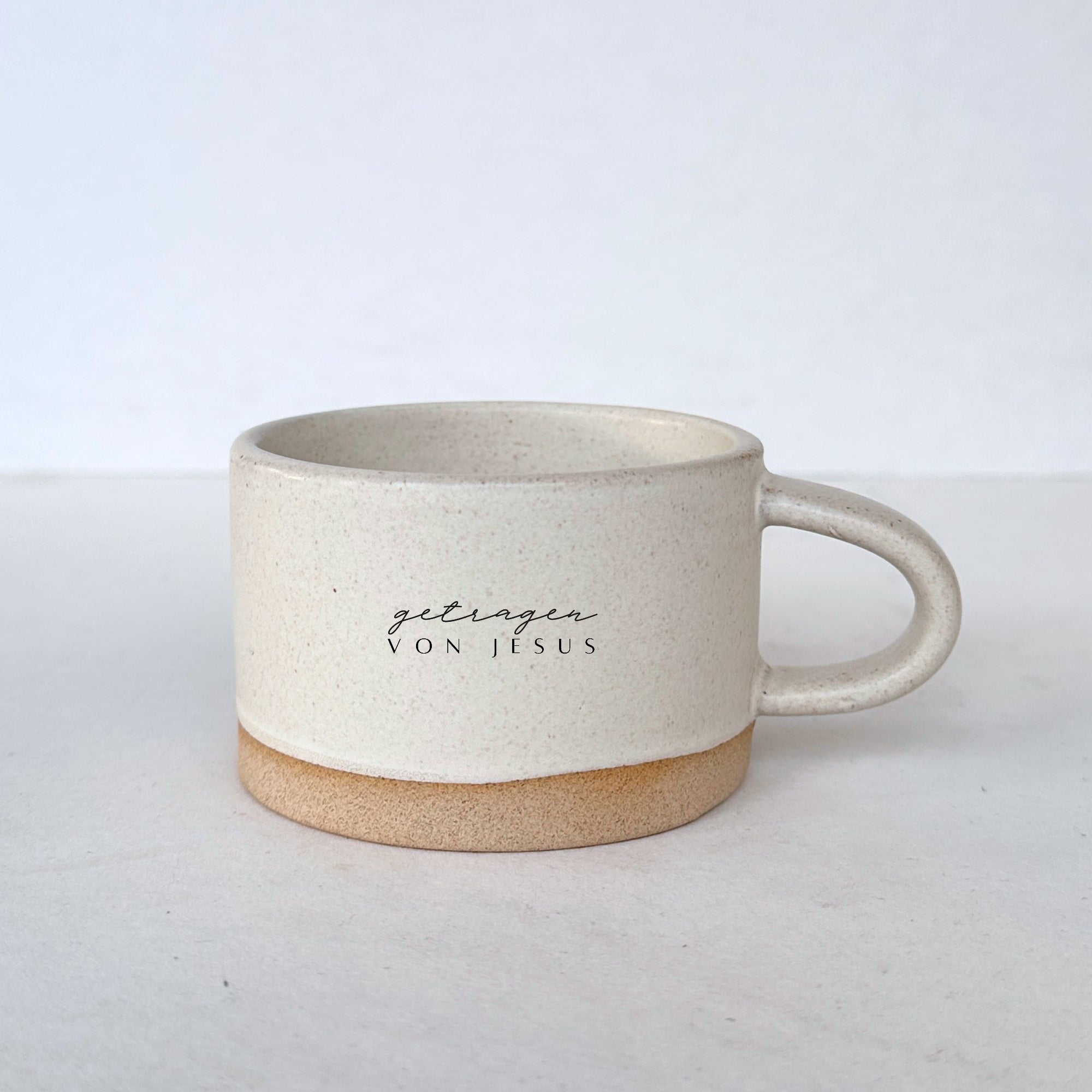 Handgemachte Tasse "getragen von Jesus" 180ml - Graviert | RUSTY-S