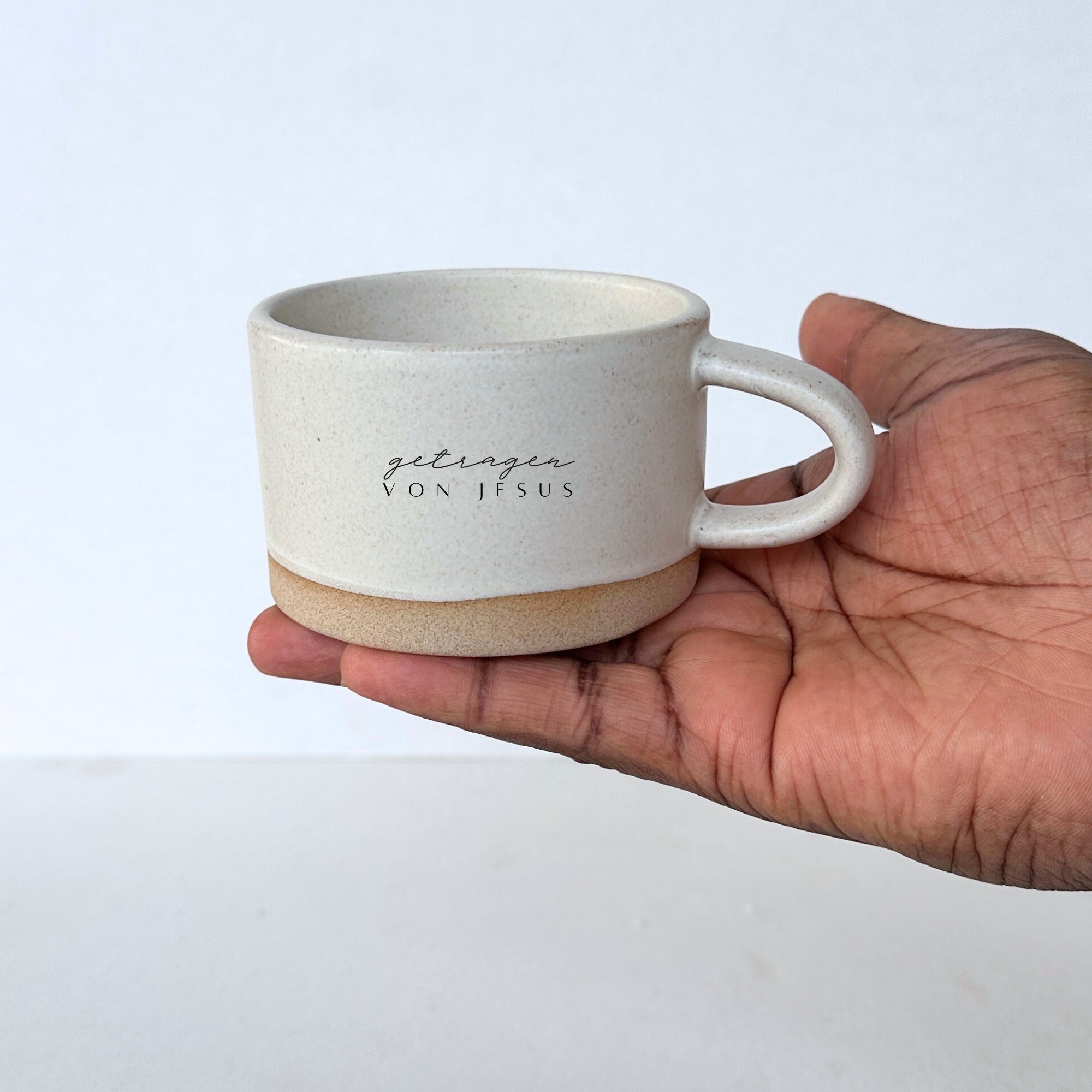 Handgemachte Tasse "getragen von Jesus" 180ml - Graviert | RUSTY-S