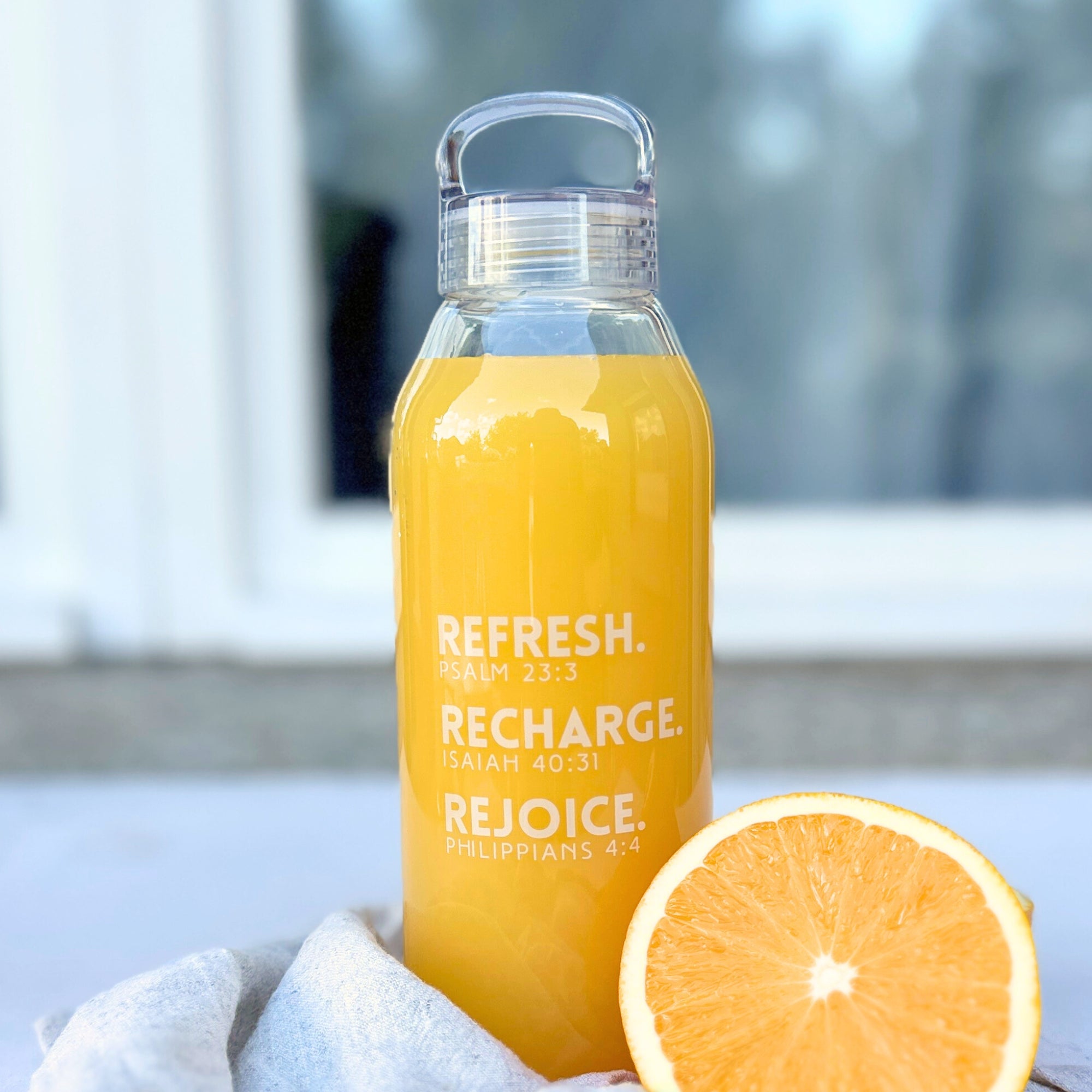 Trinkflasche aus Glas "Refresh, Recharge, Rejoice" · 500ml