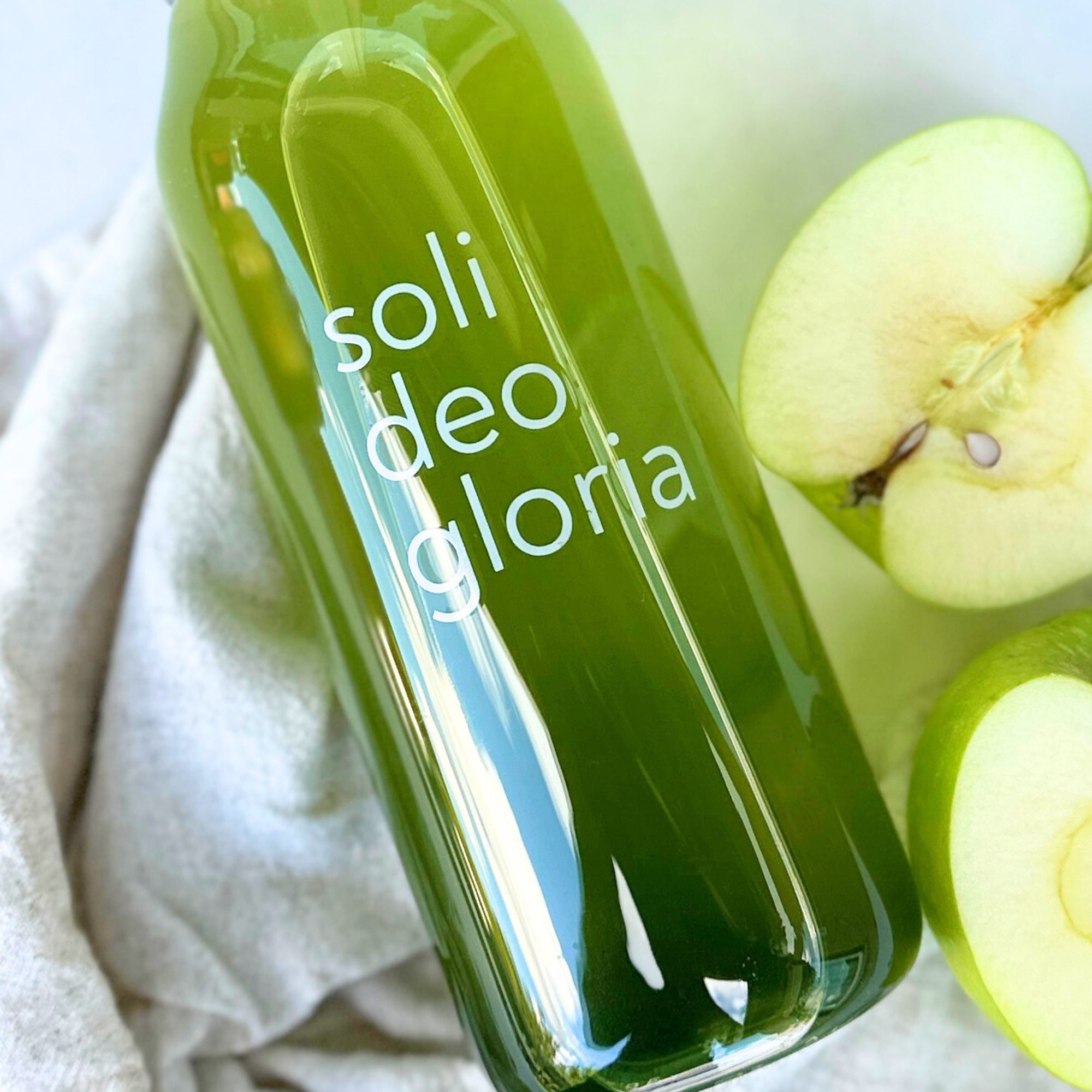 Trinkflasche aus Glas "Soli Deo Gloria" · 500ml