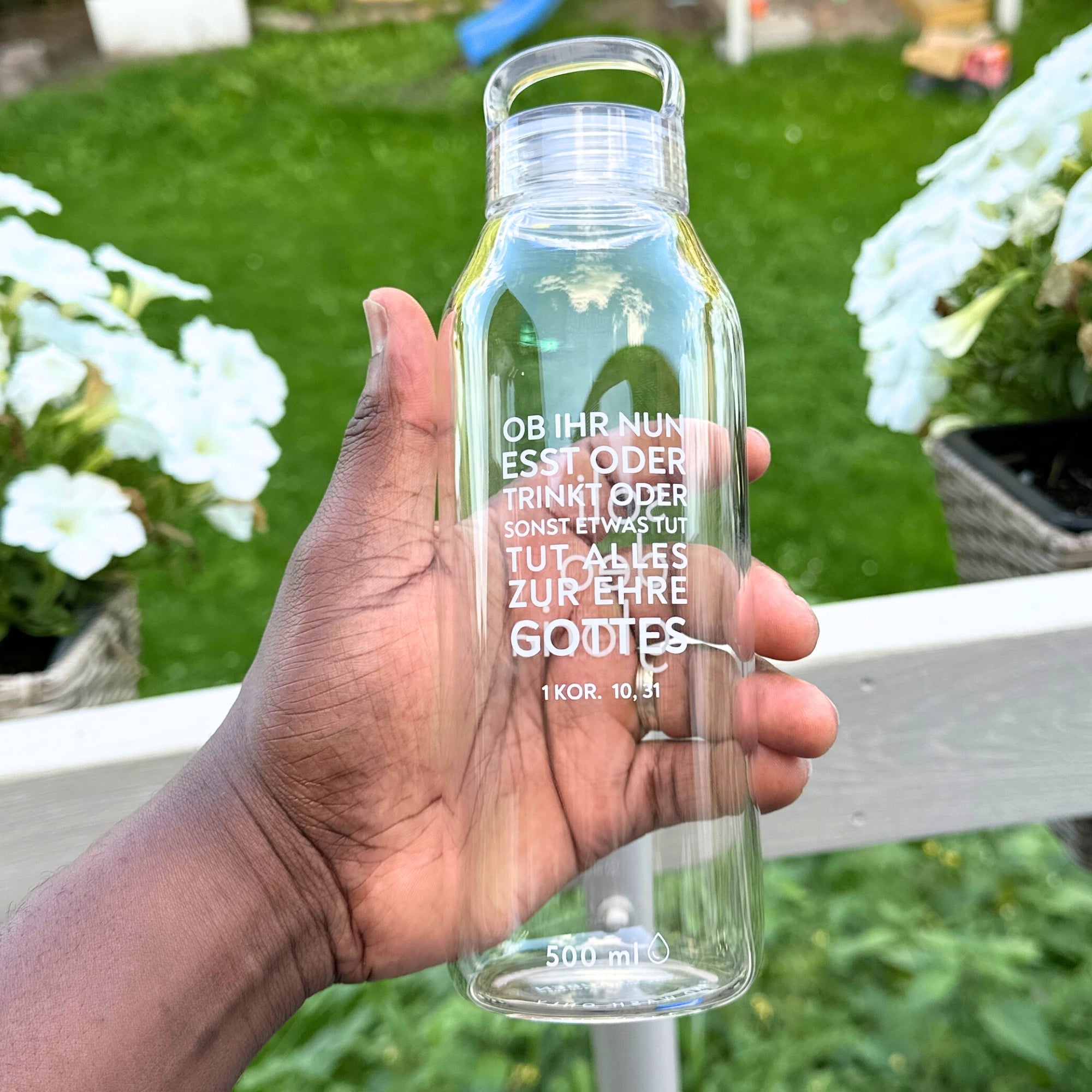 Trinkflasche aus Glas "Soli Deo Gloria" · 500ml