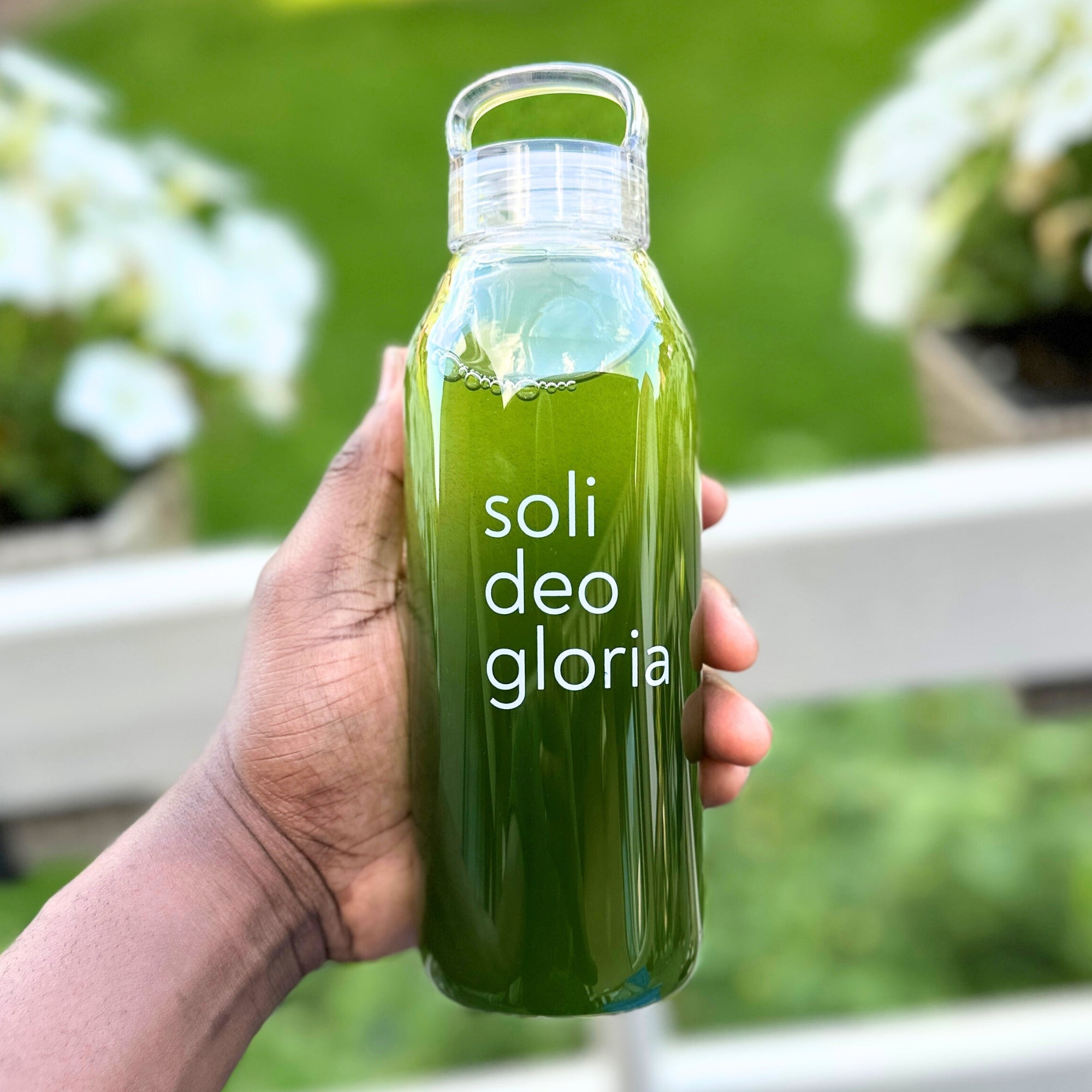 Trinkflasche aus Glas "Soli Deo Gloria" · 500ml