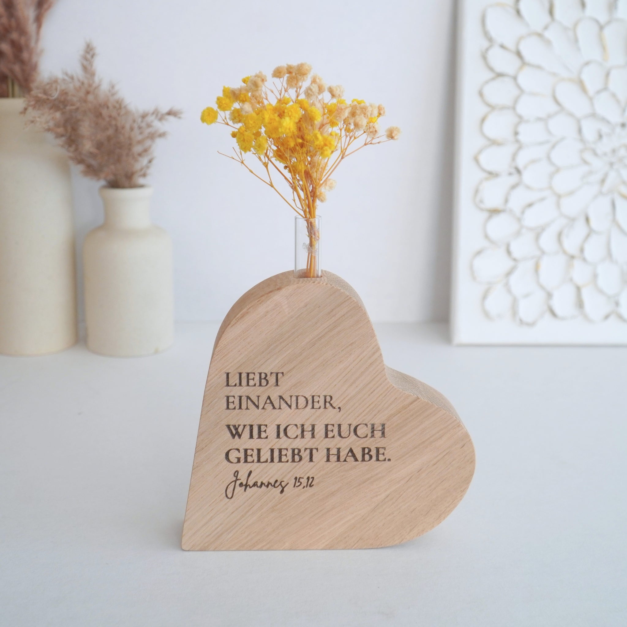 Holzvase-Herz "Liebt einander" Massivholz Eiche