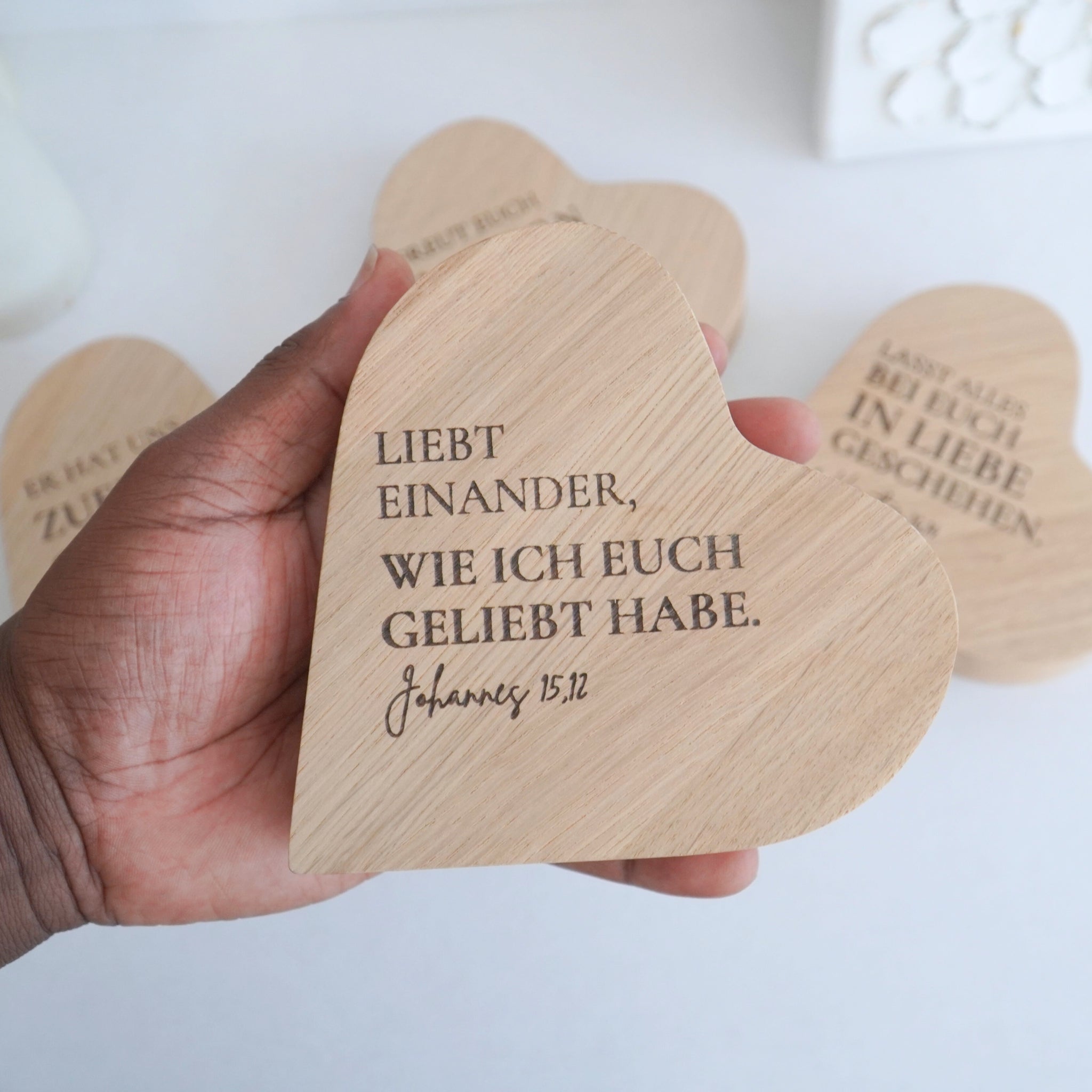 Holzvase-Herz "Liebt einander" Massivholz Eiche