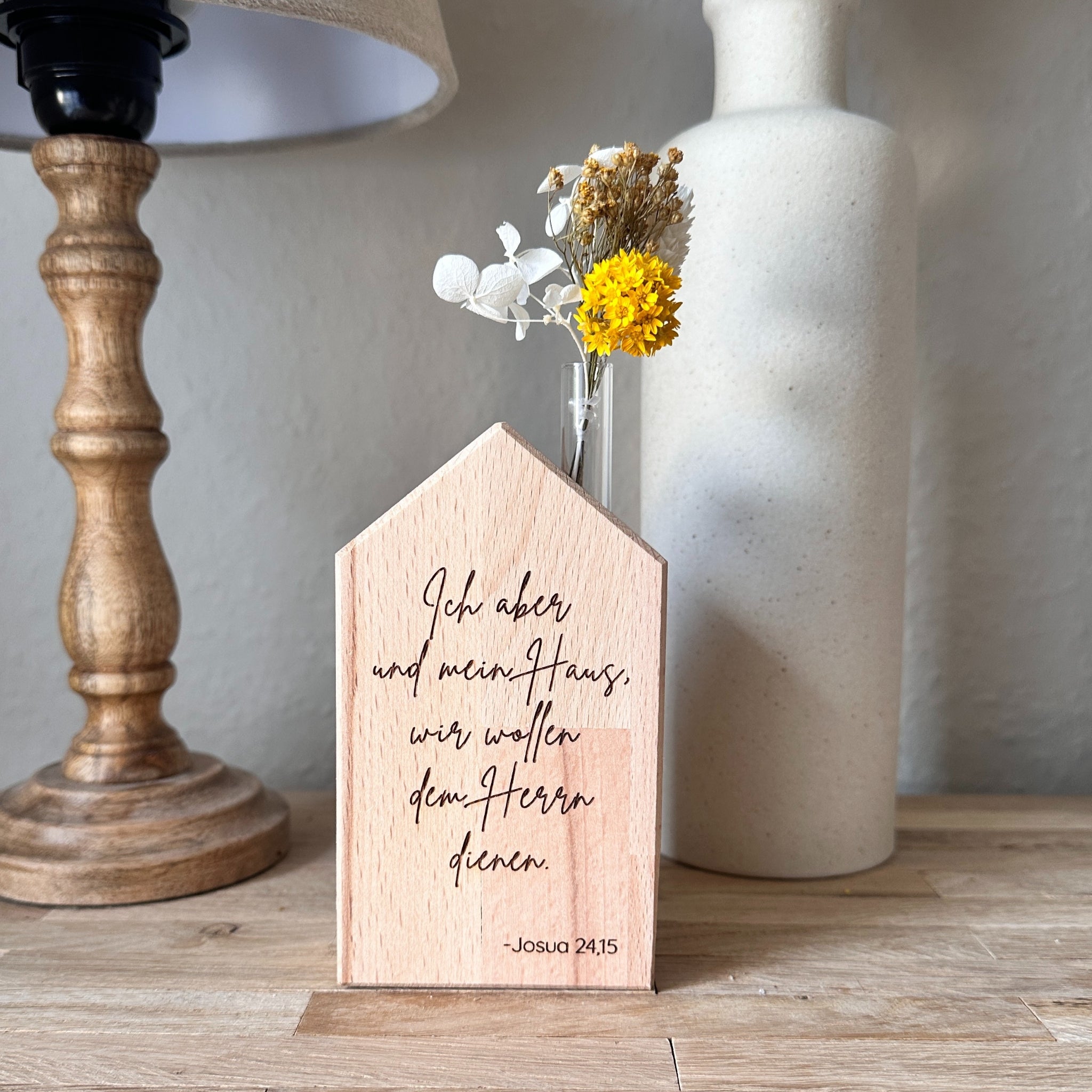 Holzvase-Haus "Mein Haus" mit Trockenblumen