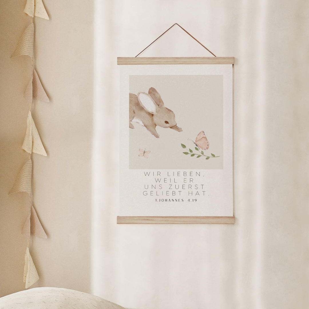 Leinwand-Poster · Kinder · "Er hat uns zuerst geliebt" · A3/ A4/ A5 · Bibelvers