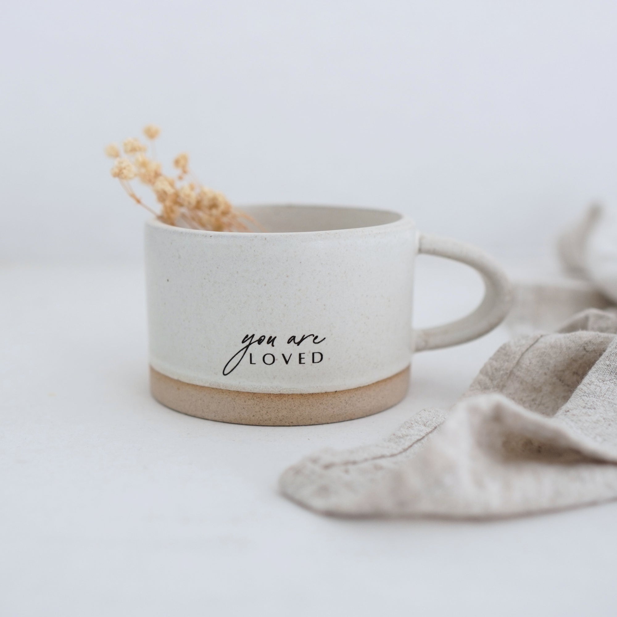 Handgemachte Tasse "you are loved" 180ml - Graviert | RUSTY