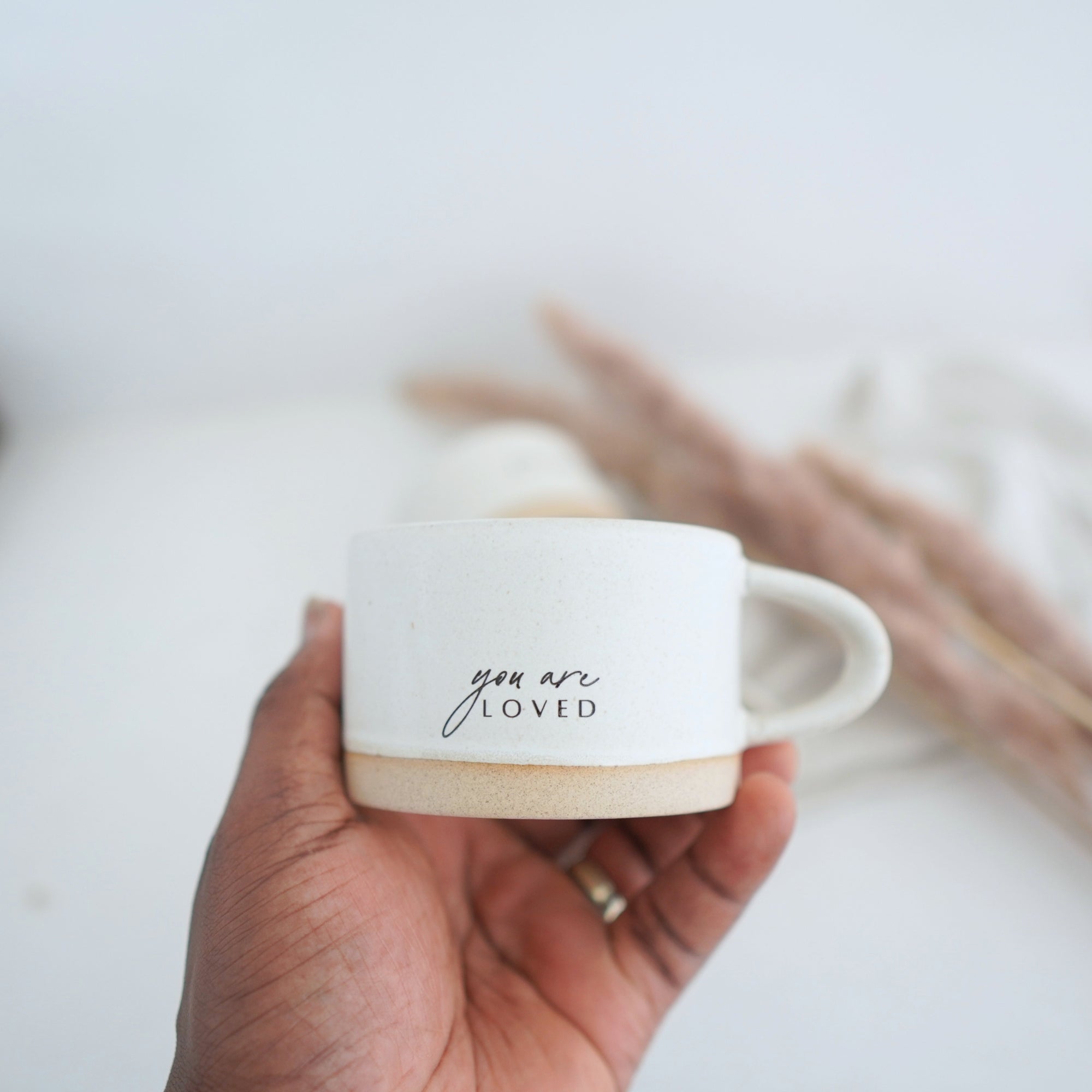 Handgemachte Tasse "you are loved" 180ml - Graviert | RUSTY