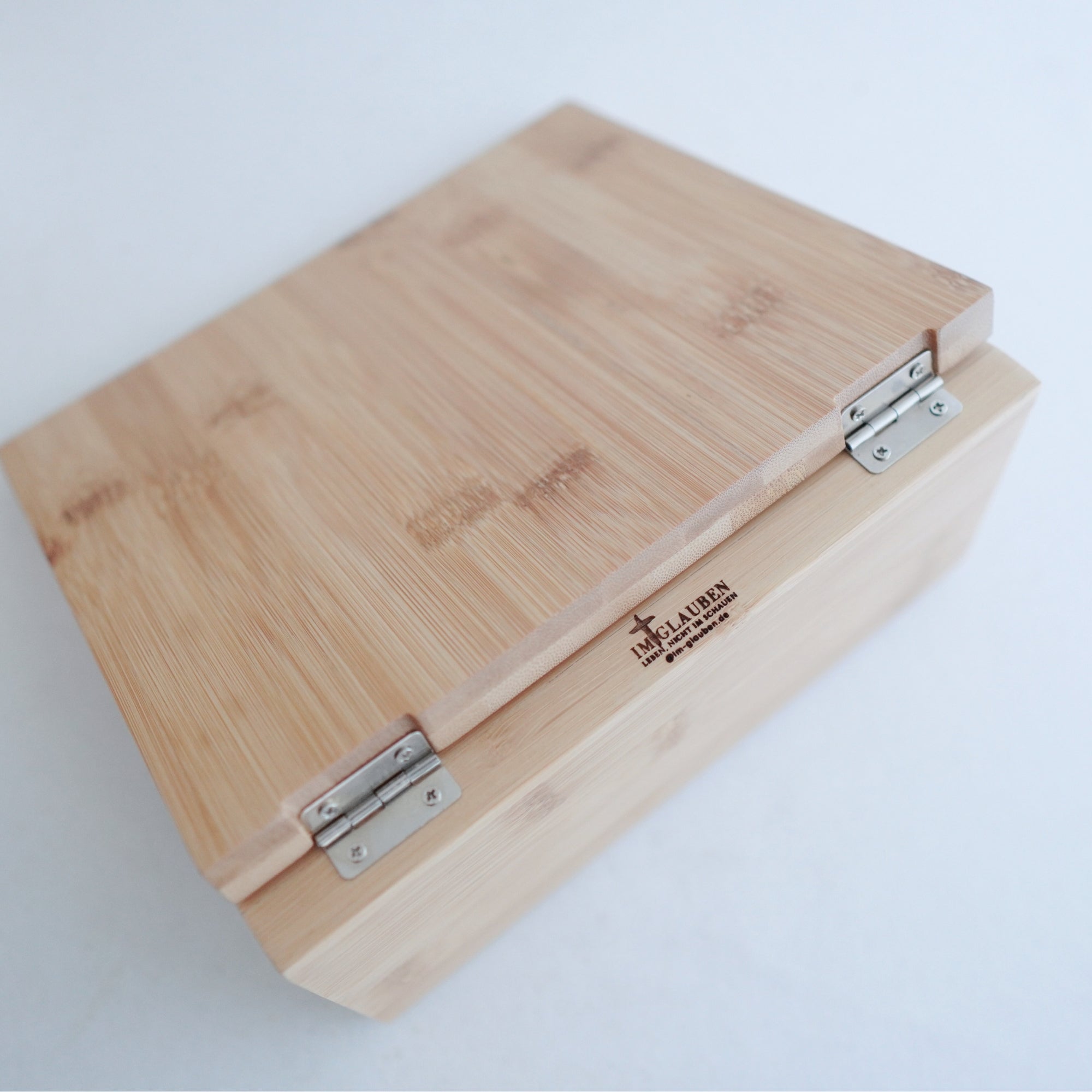 Buchstütze aus Bambusholz "Seine Gnade" · Gravur