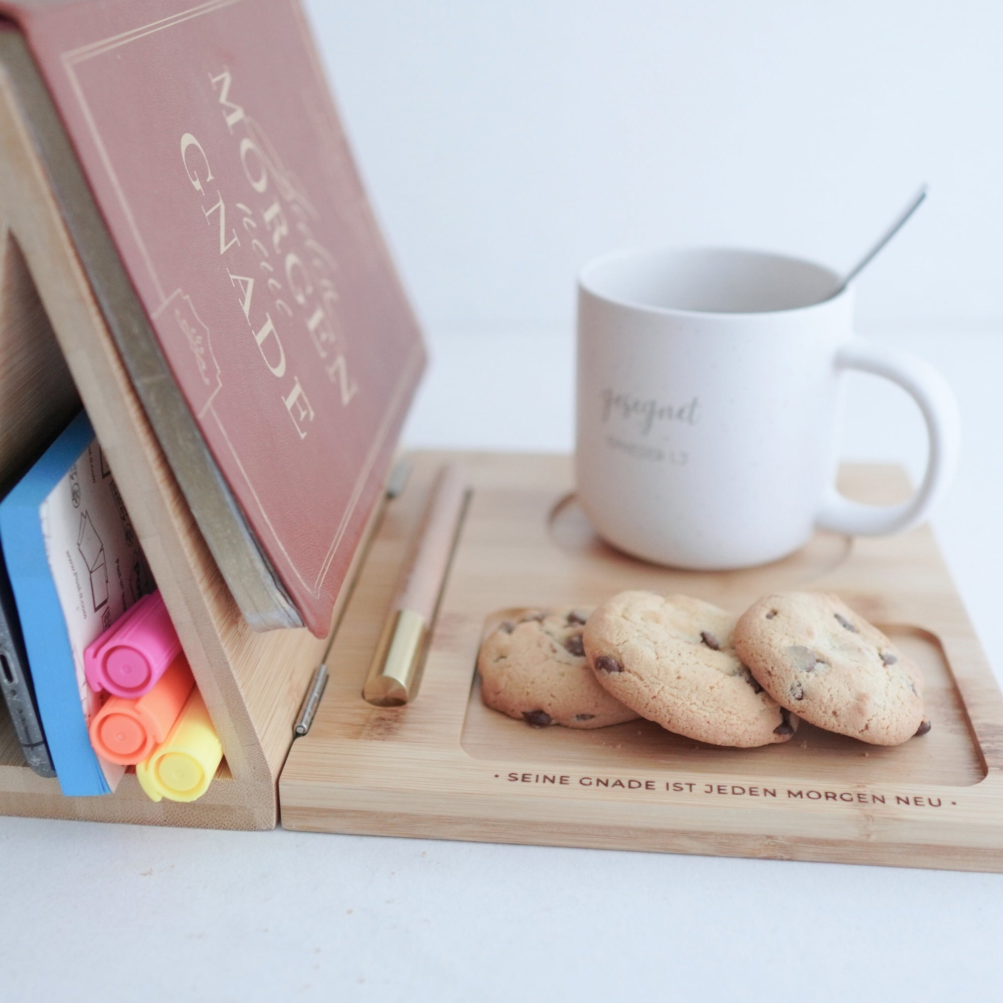 Buchstütze aus Bambusholz "Seine Gnade" · Gravur