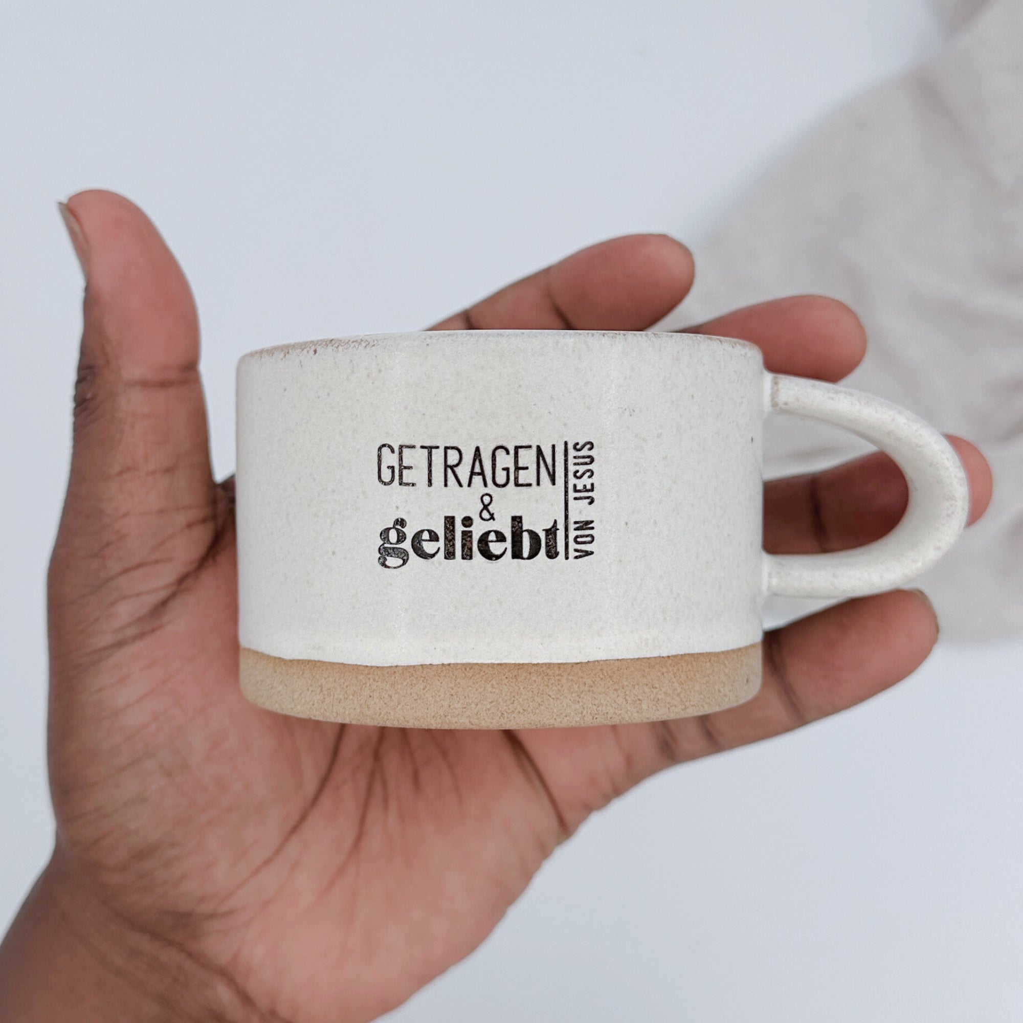 Handgemachte Tasse "getragen und geliebt von Jesus" 180ml - Graviert | RUSTY