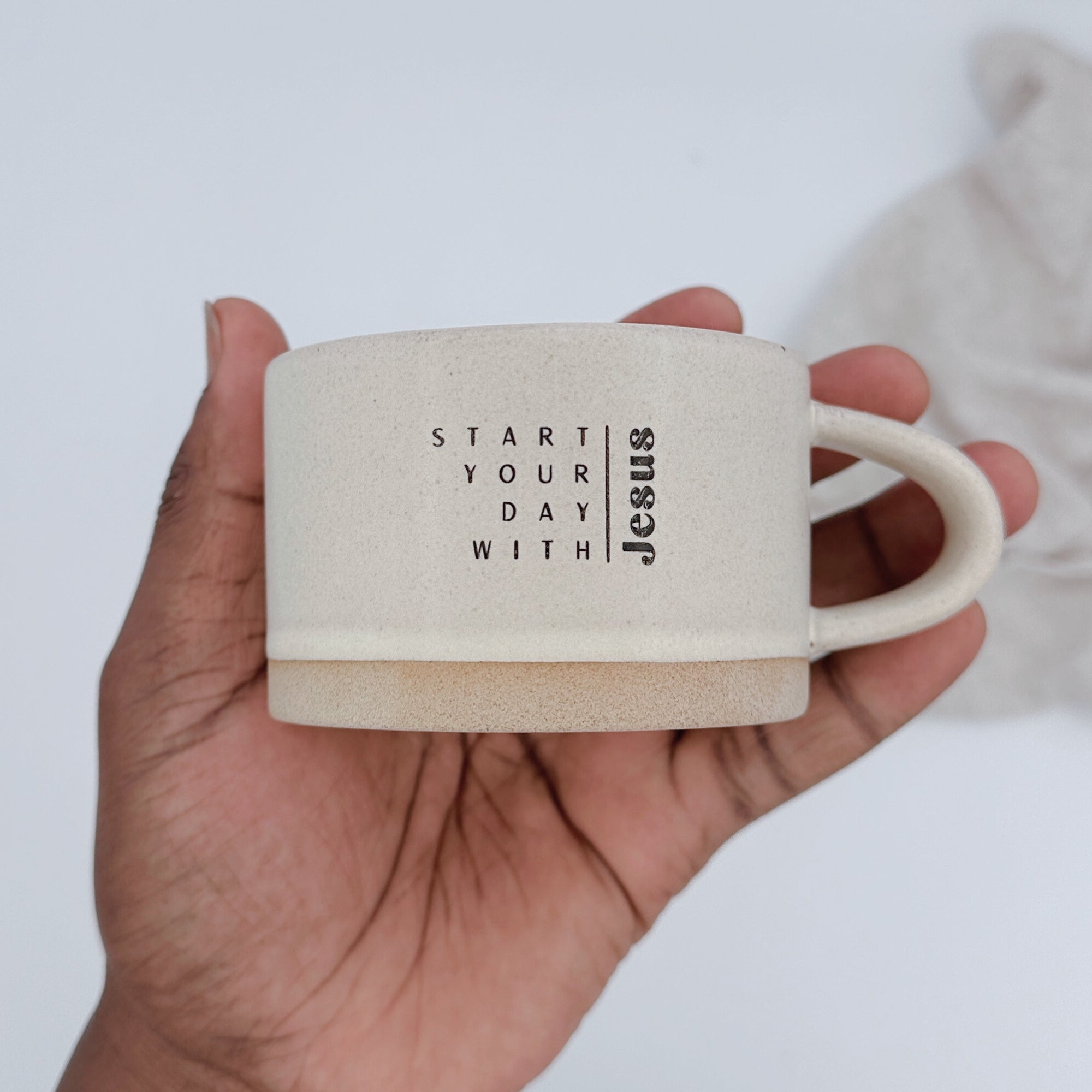 Handgemachte Tasse "Start your day with Jesus" 180ml - Graviert | RUSTY