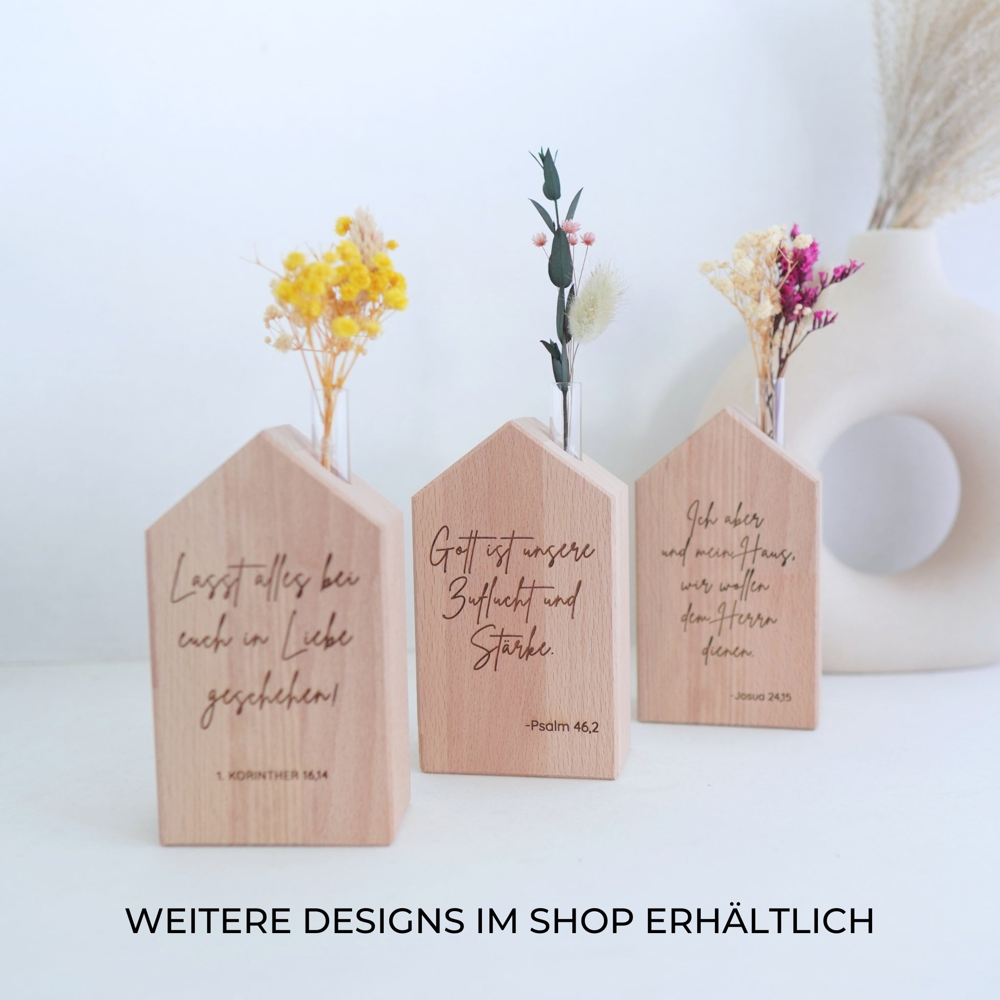 Holzvase-Haus "Alles in Liebe" mit Trockenblumen