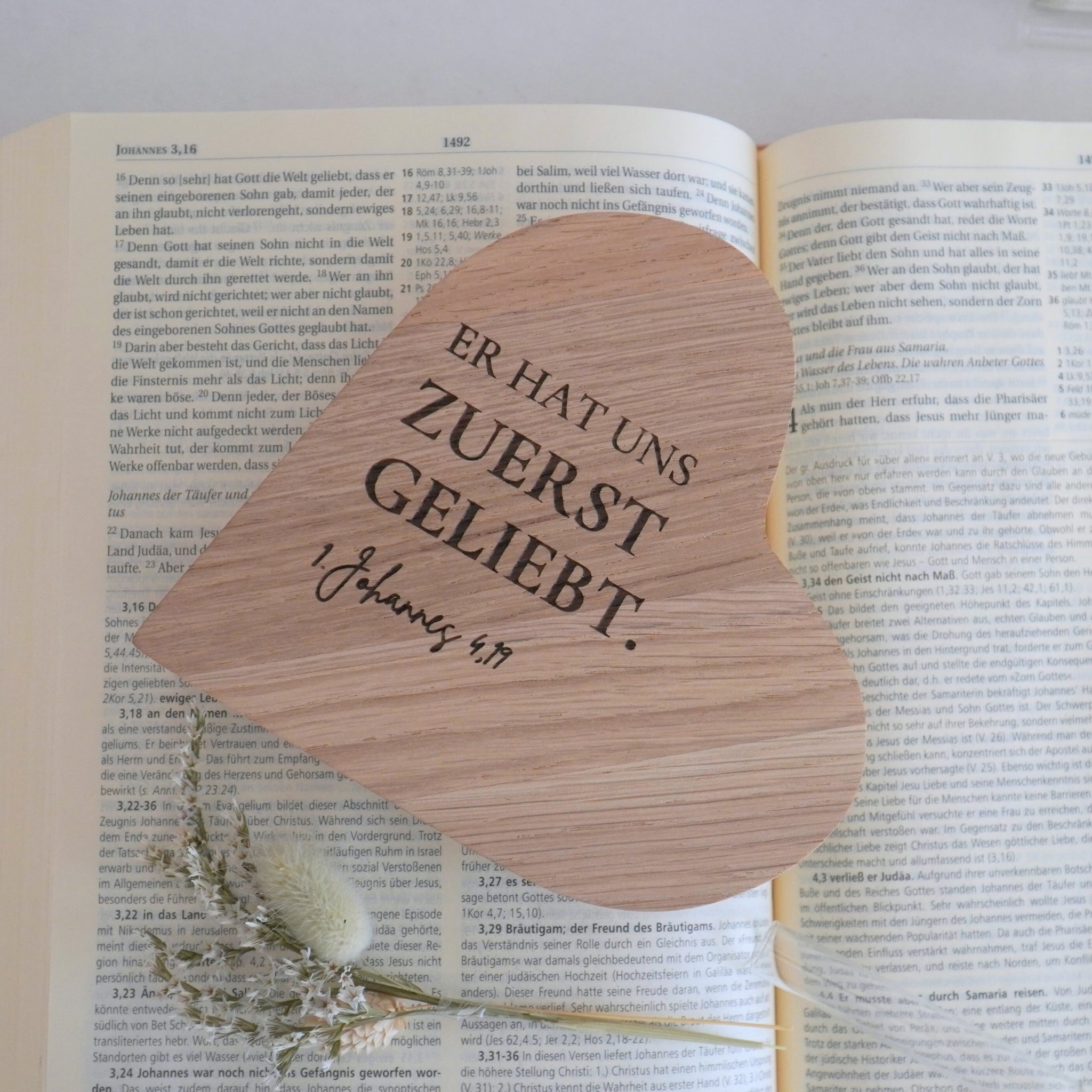 Holzvase-Herz "Zuerst geliebt" Massivholz Eiche