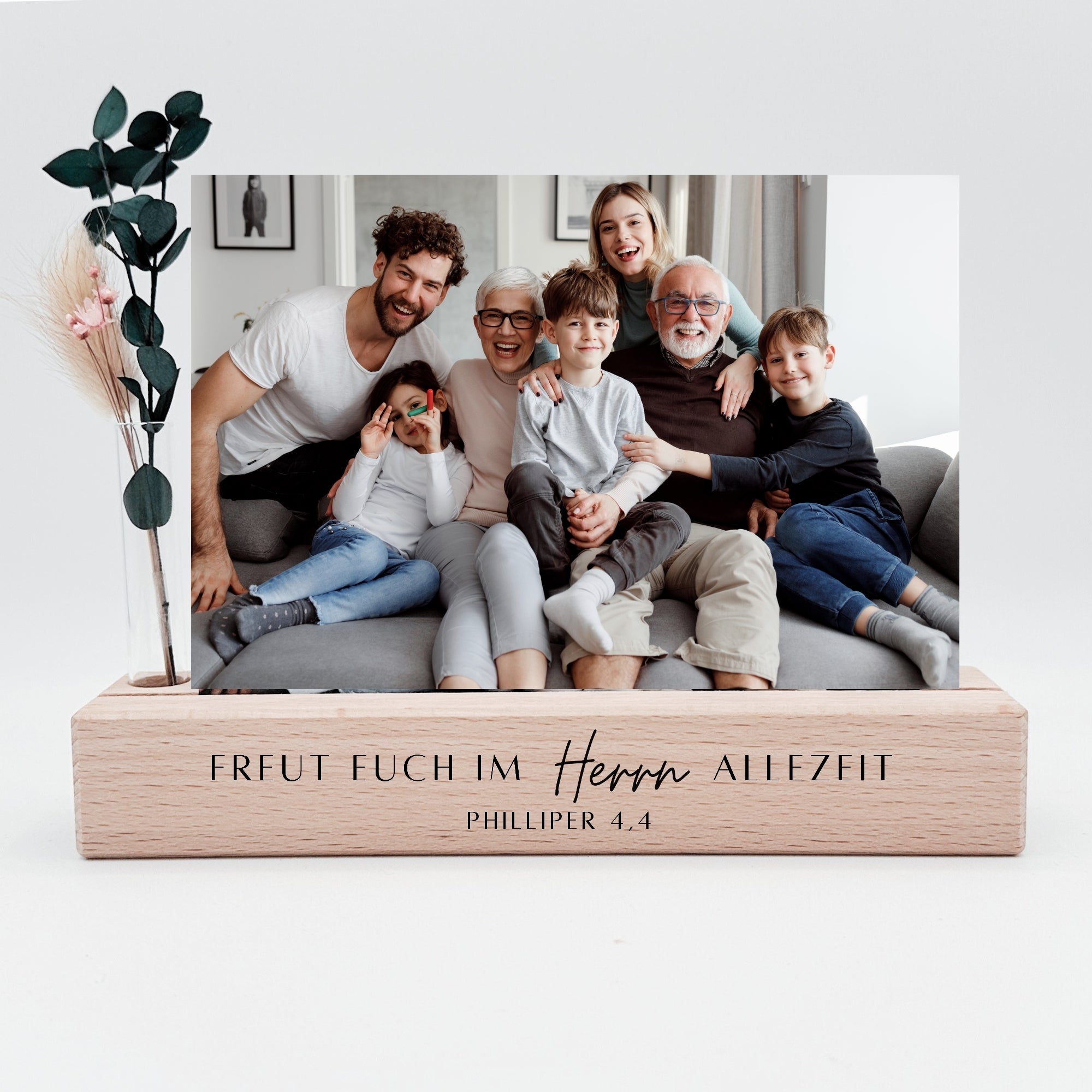 Foto- / Kartenhalter "FREUT EUCH" mit Blumen · Holzgravur · Buche