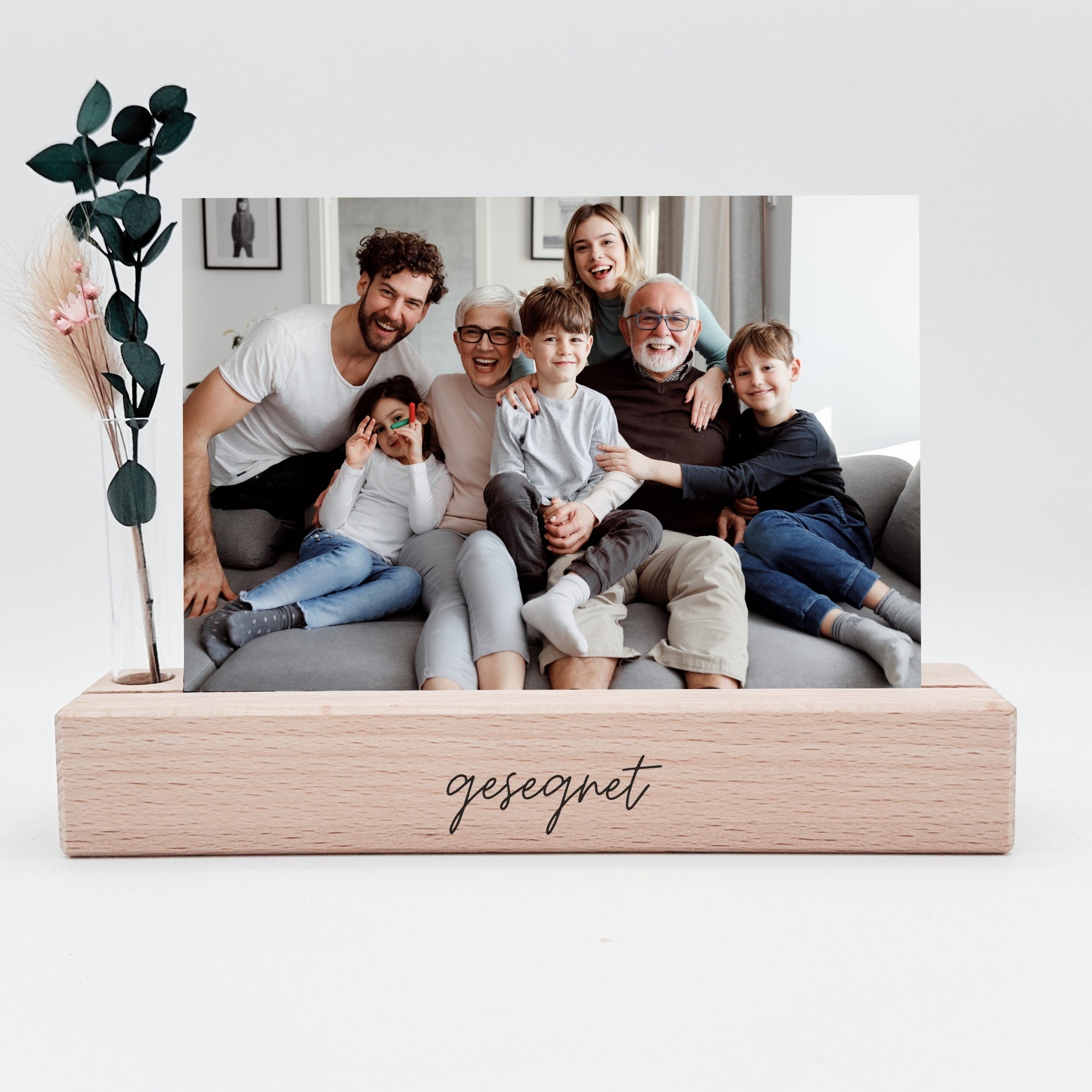 Foto- / Kartenhalter "Gesegnet" mit Blumen · Holzgravur · Buche