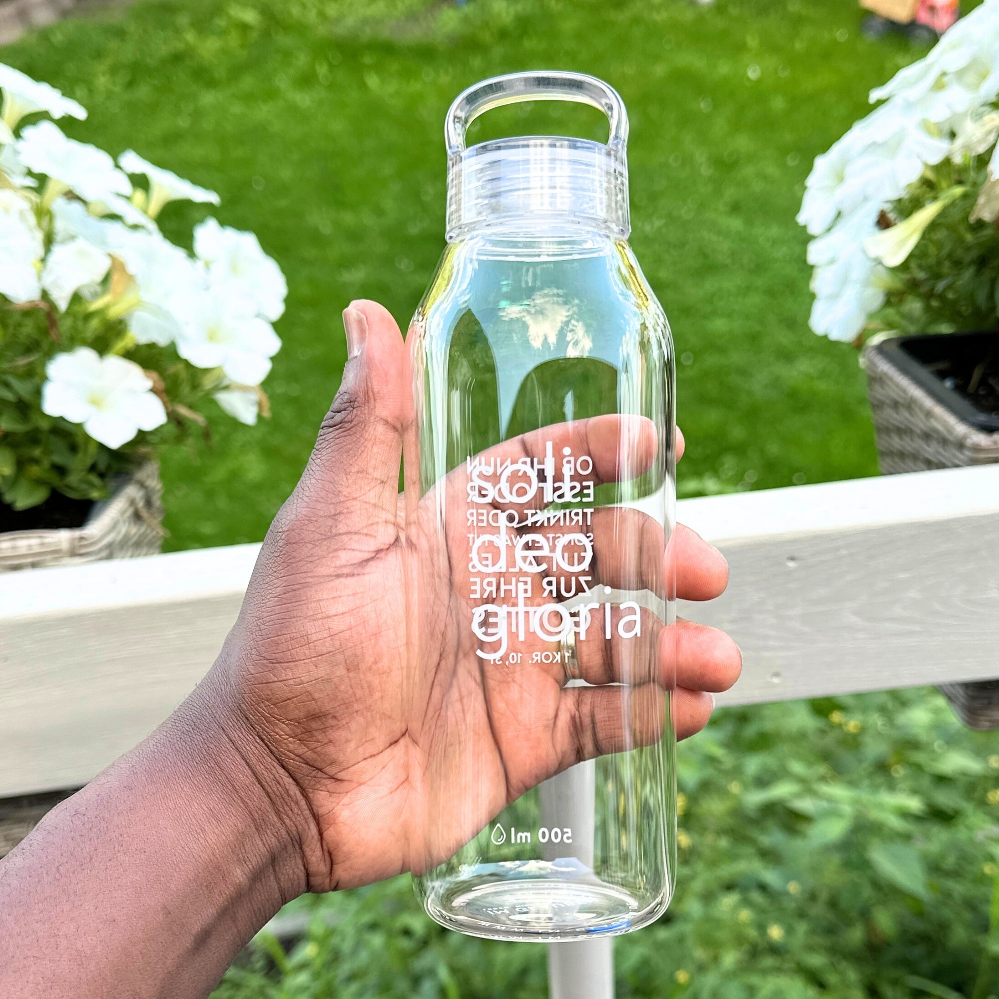 Trinkflasche aus Glas "Soli Deo Gloria" · 500ml