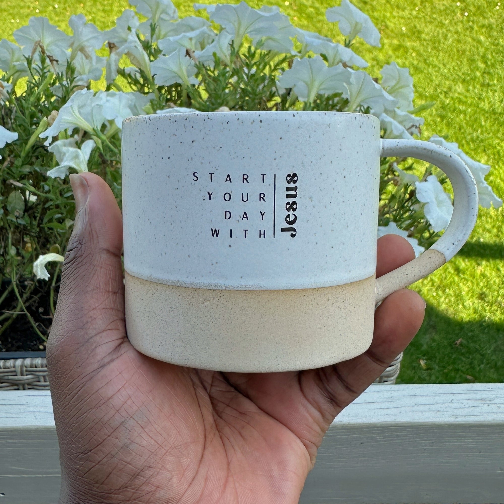 Handgemachte Tasse "Start your day with Jesus" 300ml - Graviert | RUSTY-M