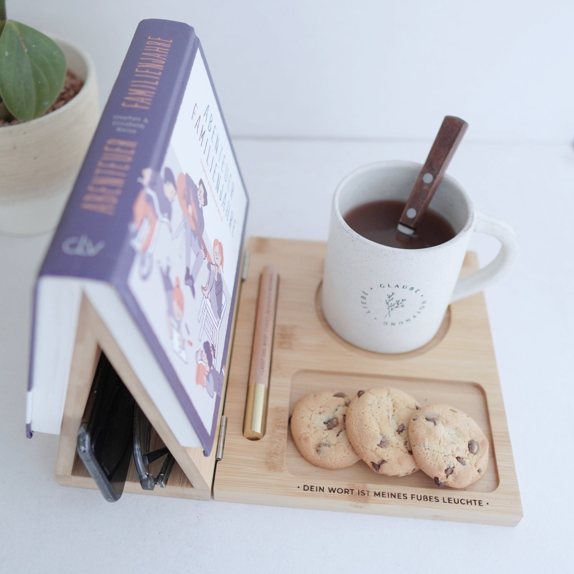 Buchstütze aus Holz "Fußes Leuchte" · Gravur