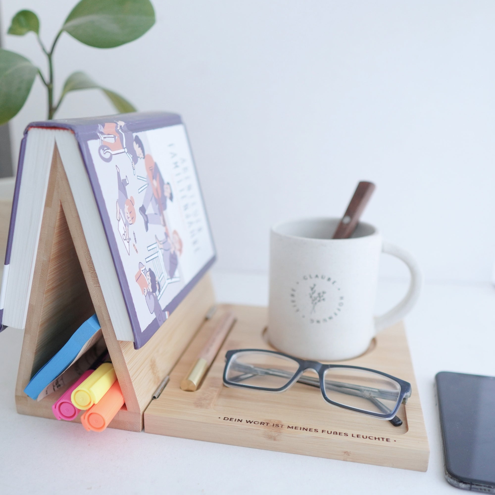 Buchstütze aus Holz "Fußes Leuchte" · Gravur