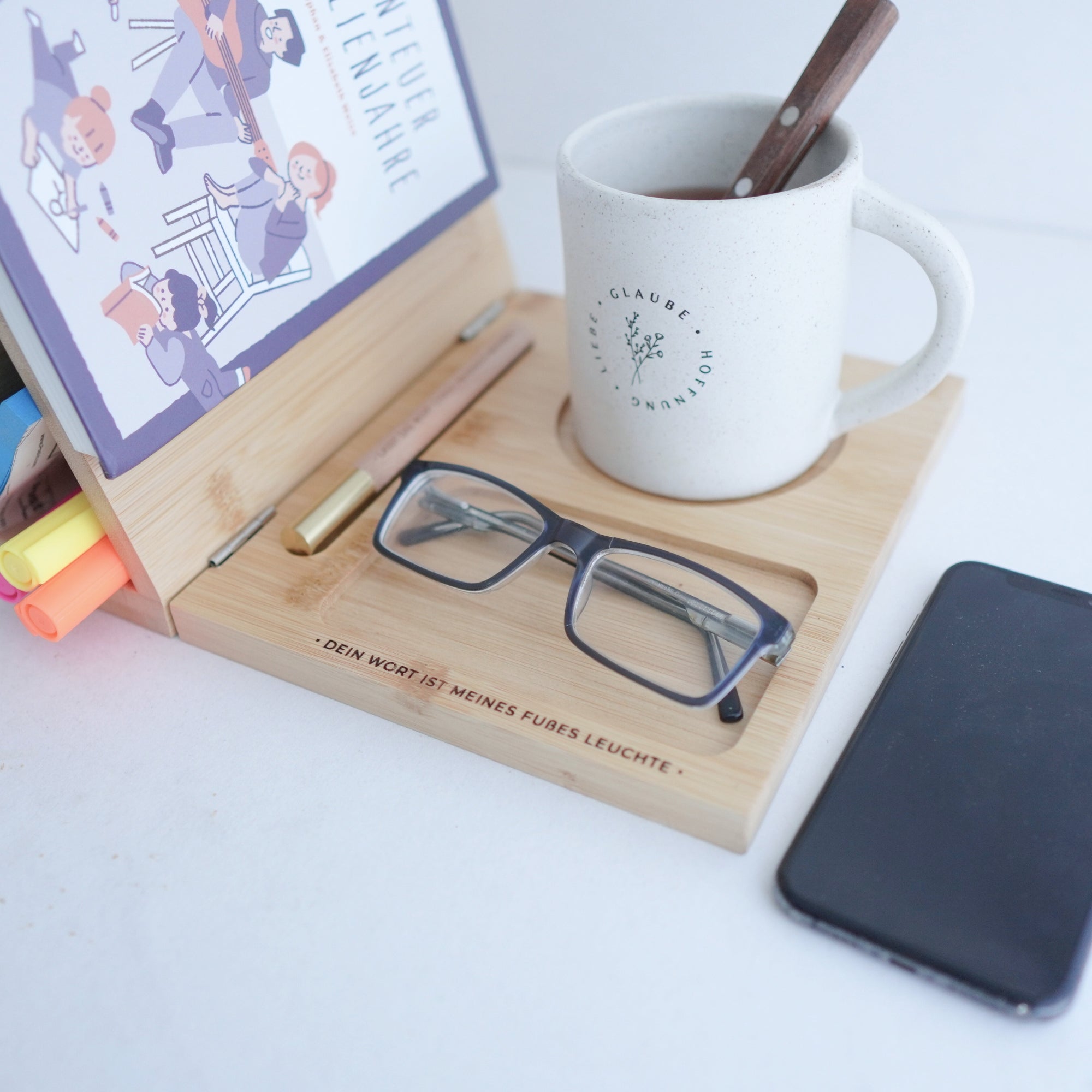 Buchstütze aus Holz "Fußes Leuchte" · Gravur