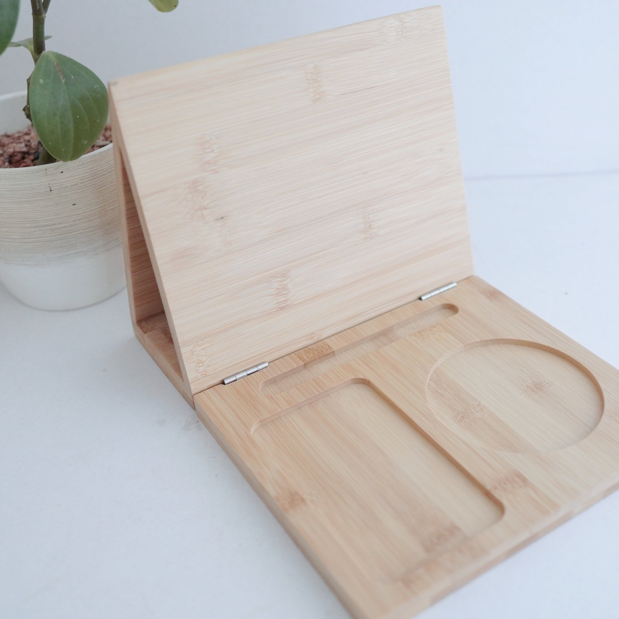 Buchstütze aus Bambusholz "Prüft alles" · Gravur