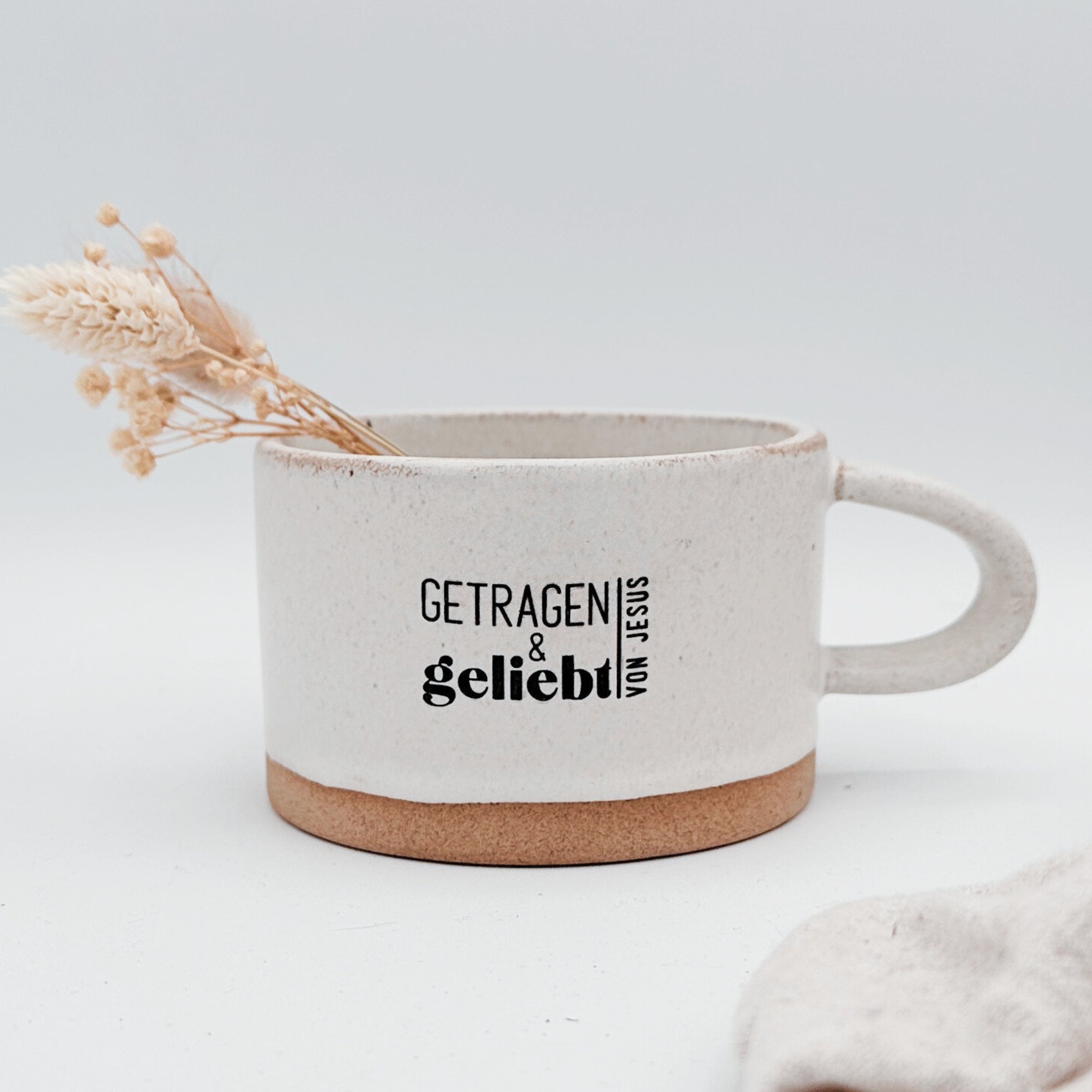 Handgemachte Tasse "getragen und geliebt von Jesus" 180ml - Graviert | RUSTY