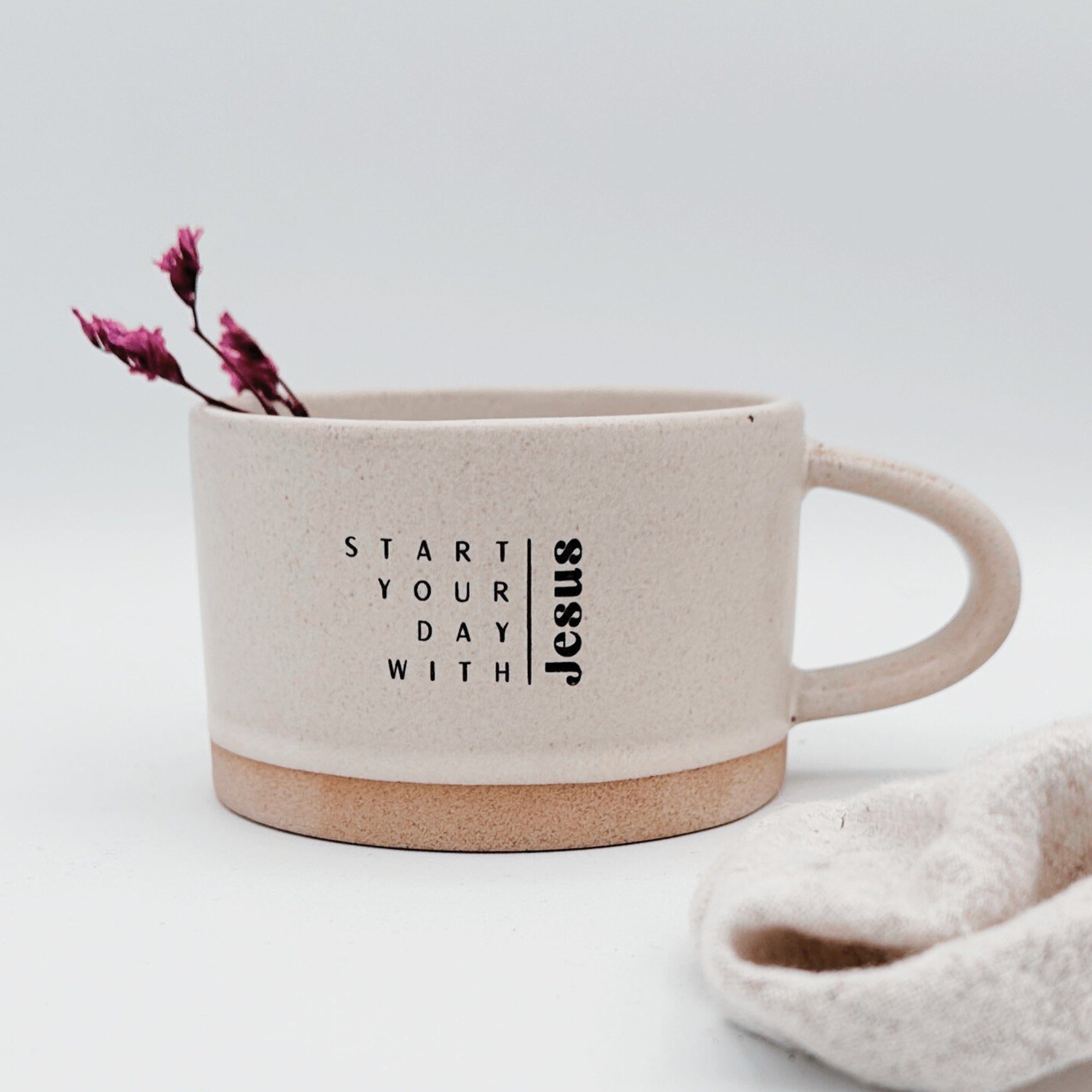 Handgemachte Tasse "Start your day with Jesus" 180ml - Graviert | RUSTY